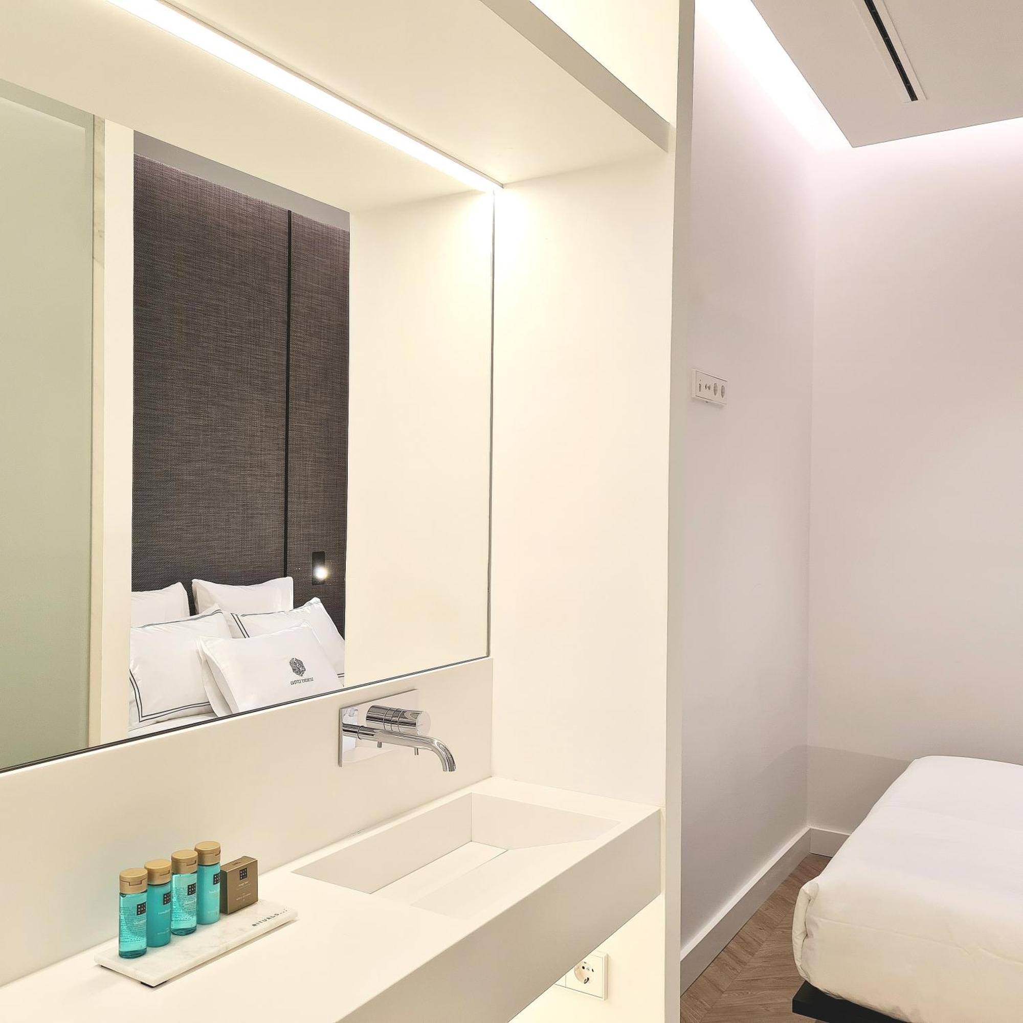 Apartament Elegant Minimalist Retreat In Barcelona