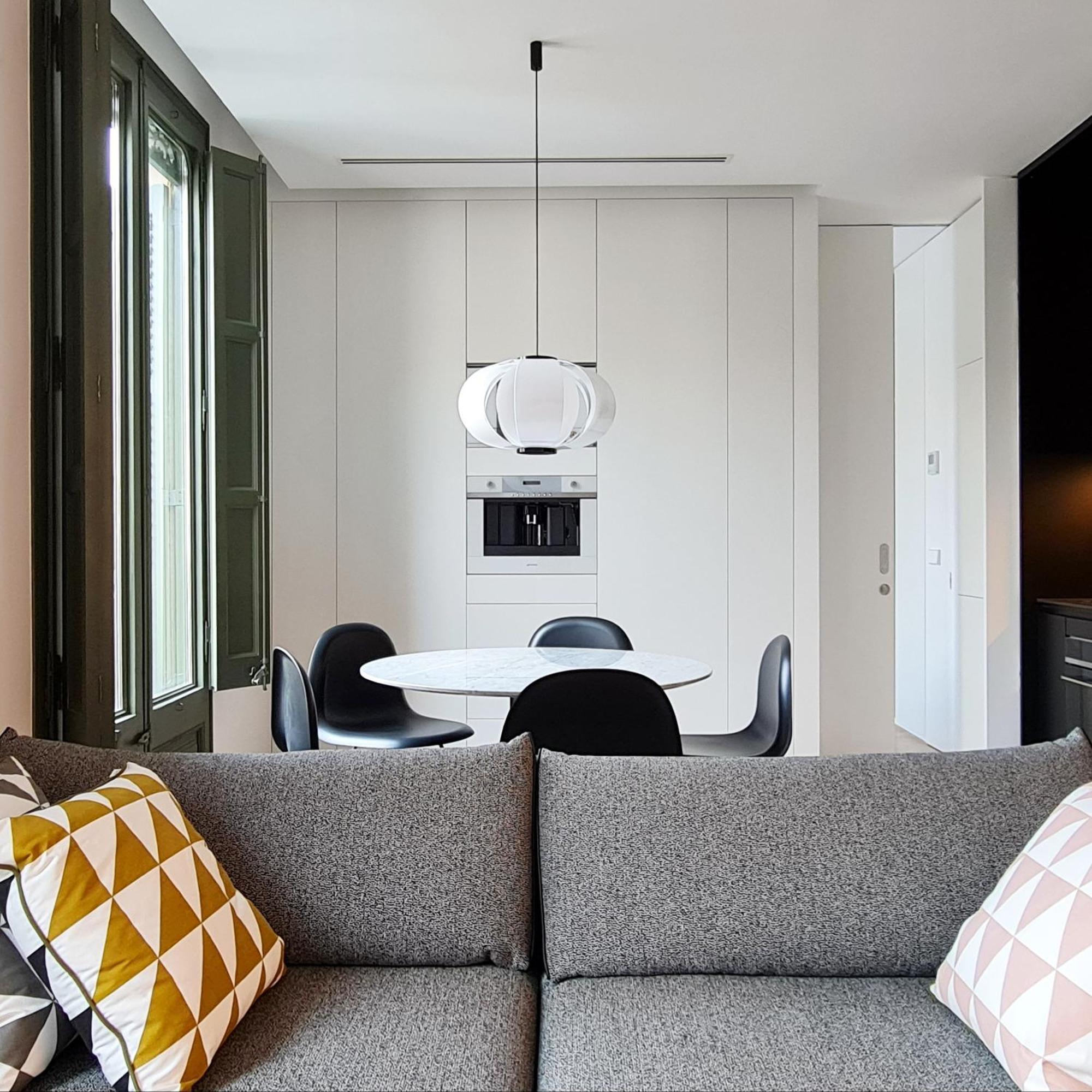 Elegant Minimalist Retreat In Appartamento *